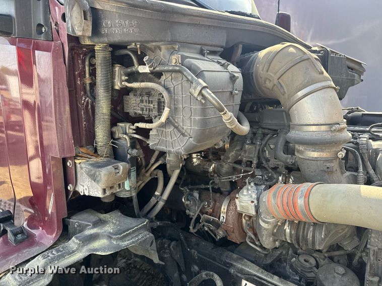 image for item YA0346 2019 Kenworth T680 semi truck