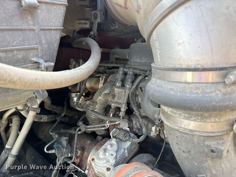 image for item YA0346 2019 Kenworth T680 semi truck