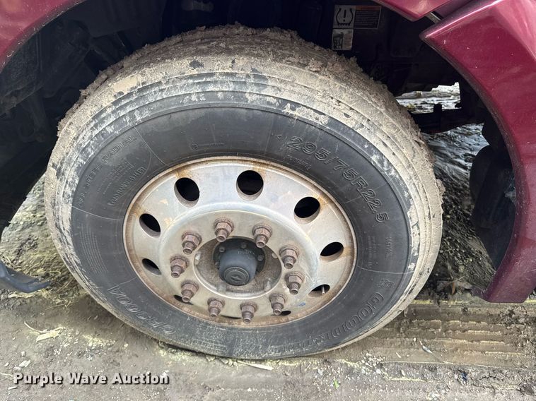 image for item YA0346 2019 Kenworth T680 semi truck