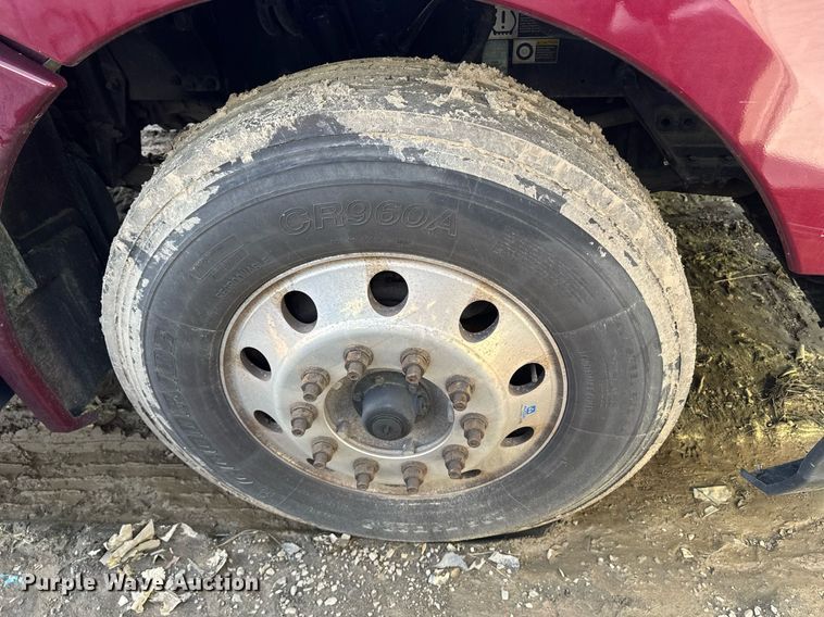 image for item YA0346 2019 Kenworth T680 semi truck