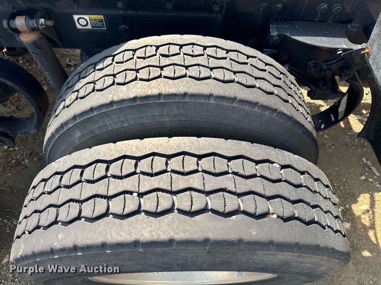 image for item YA0346 2019 Kenworth T680 semi truck