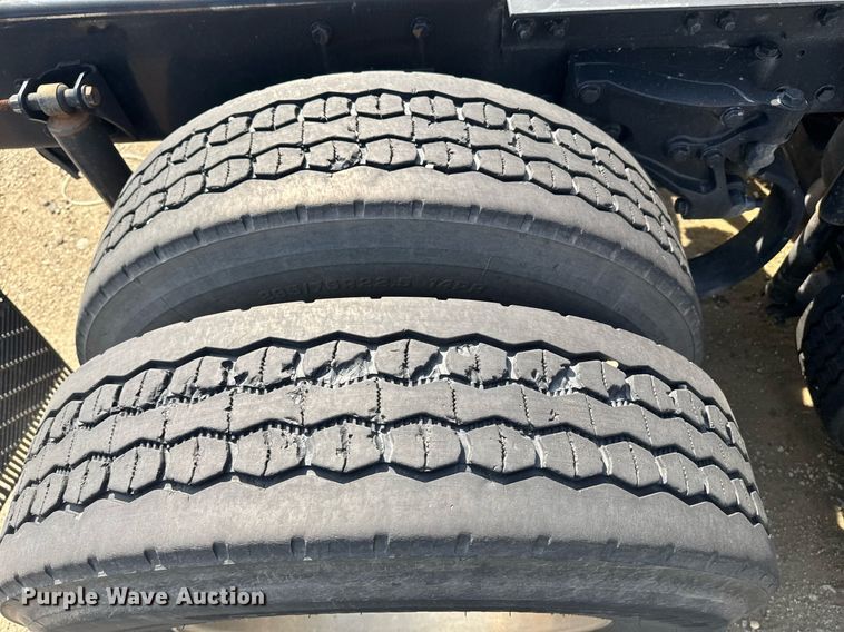 image for item YA0346 2019 Kenworth T680 semi truck