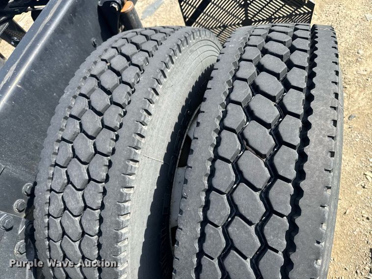 image for item YA0346 2019 Kenworth T680 semi truck