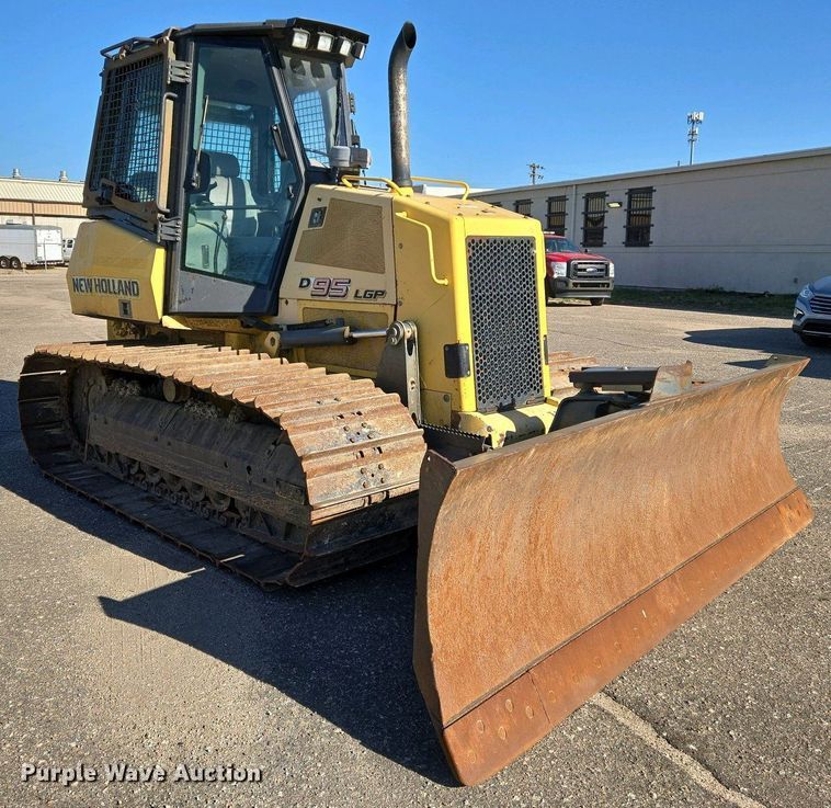 image for item EO0652 2007 New Holland D95 LGP dozer