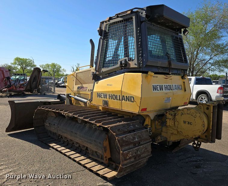 image for item EO0652 2007 New Holland D95 LGP dozer