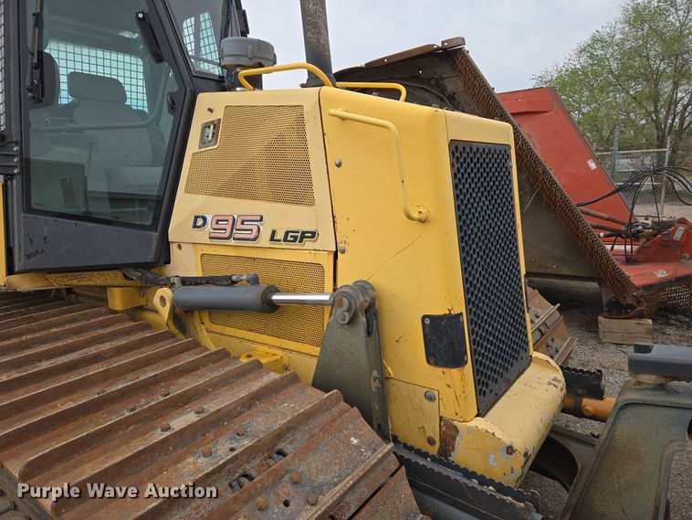 image for item EO0652 2007 New Holland D95 LGP dozer