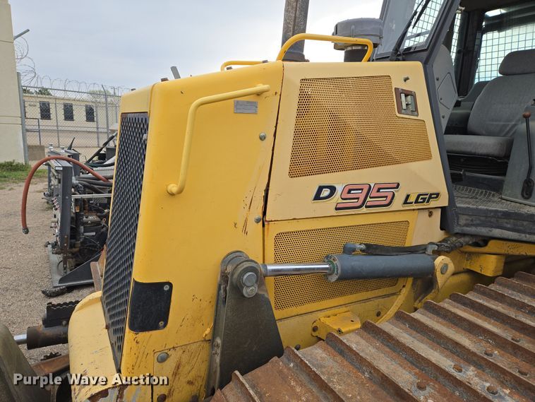 image for item EO0652 2007 New Holland D95 LGP dozer