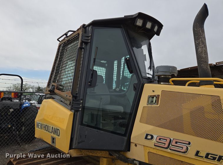 image for item EO0652 2007 New Holland D95 LGP dozer