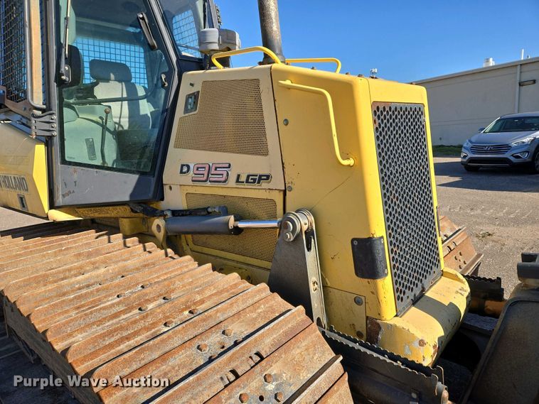 image for item EO0652 2007 New Holland D95 LGP dozer
