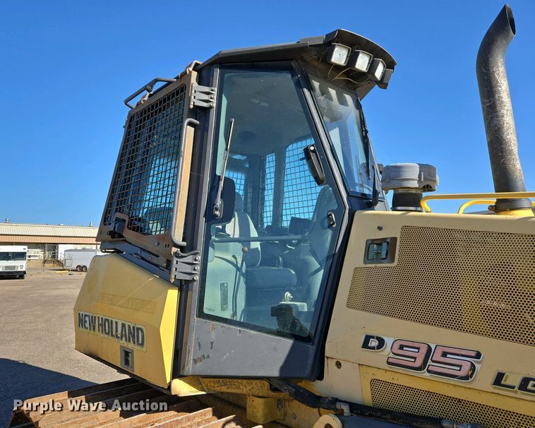 image for item EO0652 2007 New Holland D95 LGP dozer