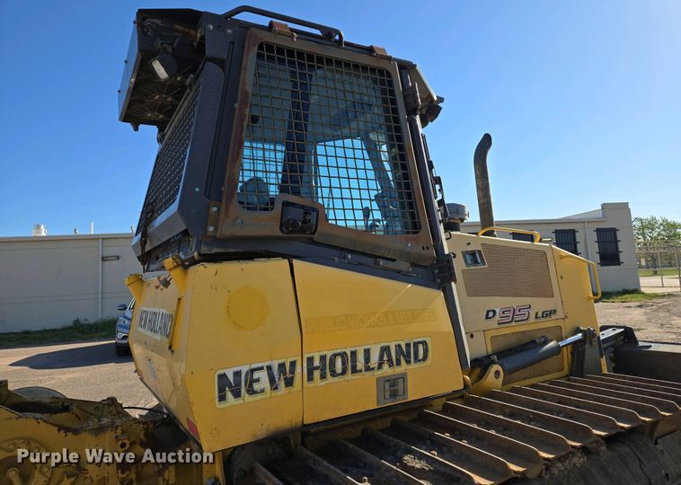 image for item EO0652 2007 New Holland D95 LGP dozer