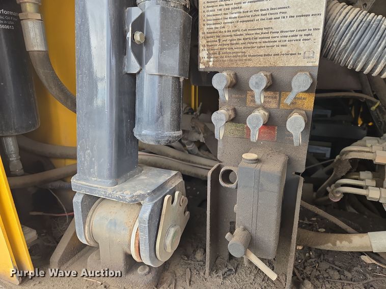 image for item EO0652 2007 New Holland D95 LGP dozer