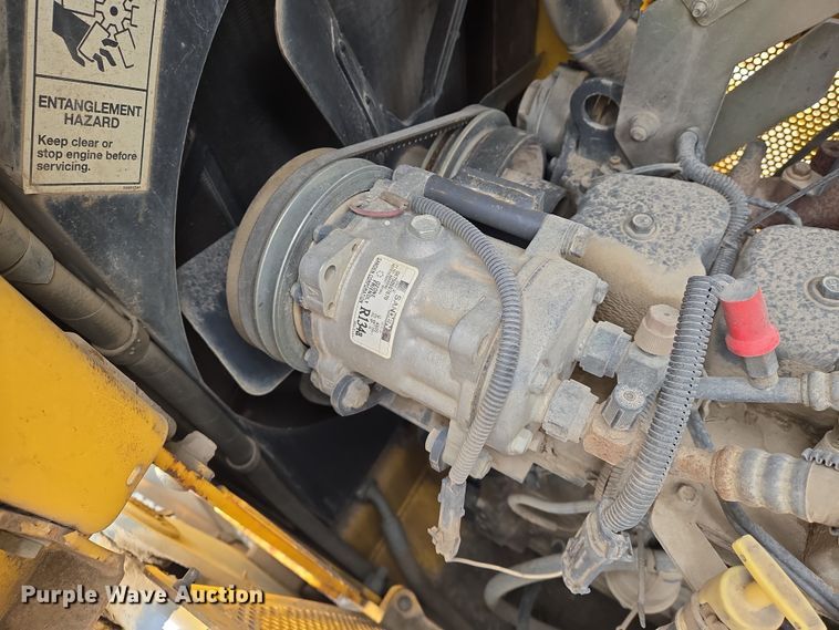 image for item EO0652 2007 New Holland D95 LGP dozer