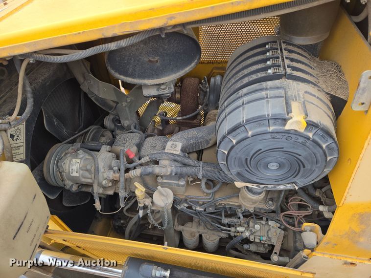image for item EO0652 2007 New Holland D95 LGP dozer