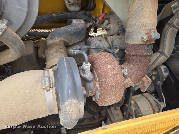 image for item EO0652 2007 New Holland D95 LGP dozer