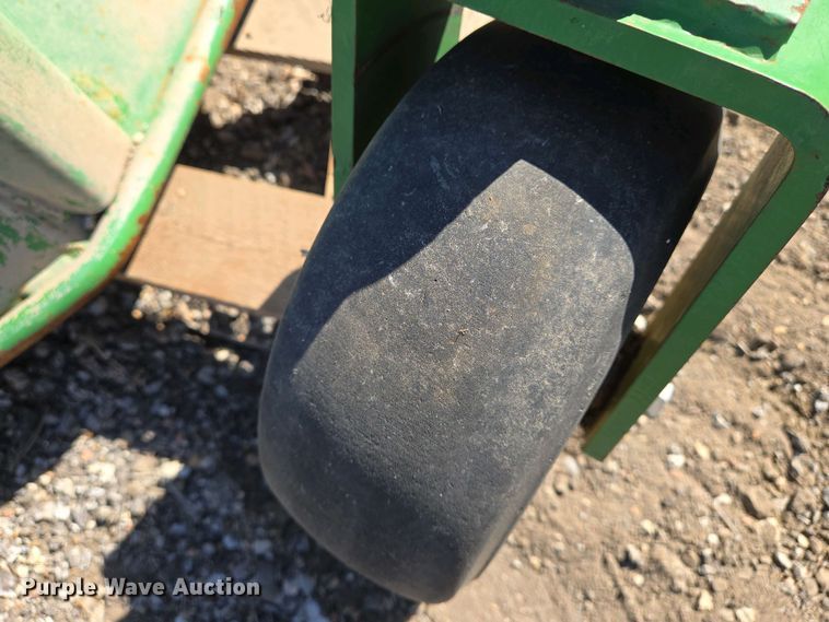 image for item EO0657 John Deere 1445 Series II lawn mower