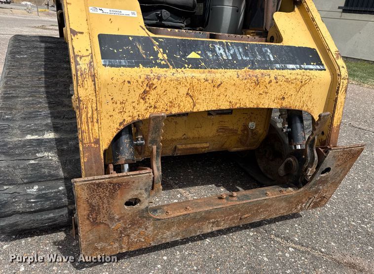 image for item EO0658 2002 Caterpillar 247 tracked skid steer loader