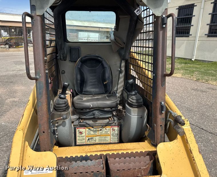 image for item EO0658 2002 Caterpillar 247 tracked skid steer loader