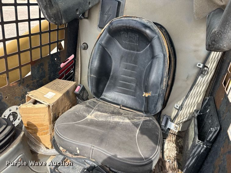 image for item EO0658 2002 Caterpillar 247 tracked skid steer loader