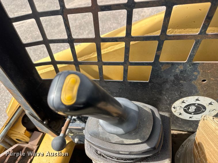 image for item EO0658 2002 Caterpillar 247 tracked skid steer loader