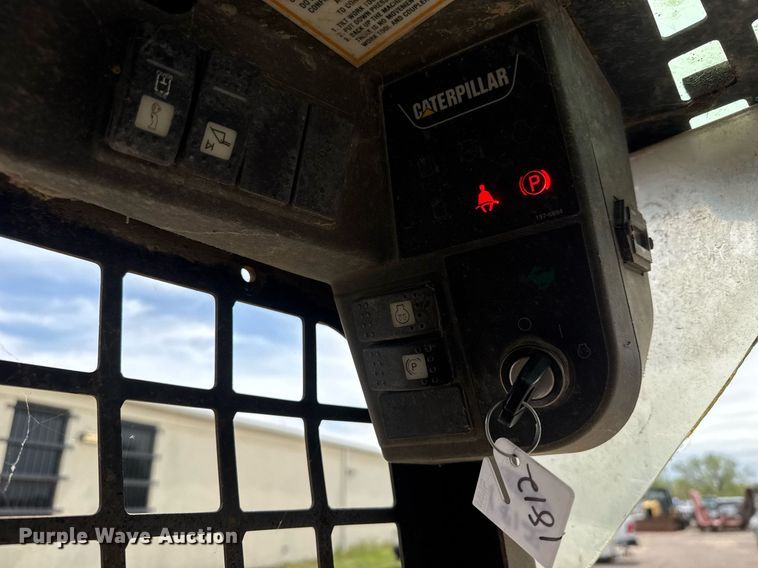 image for item EO0658 2002 Caterpillar 247 tracked skid steer loader