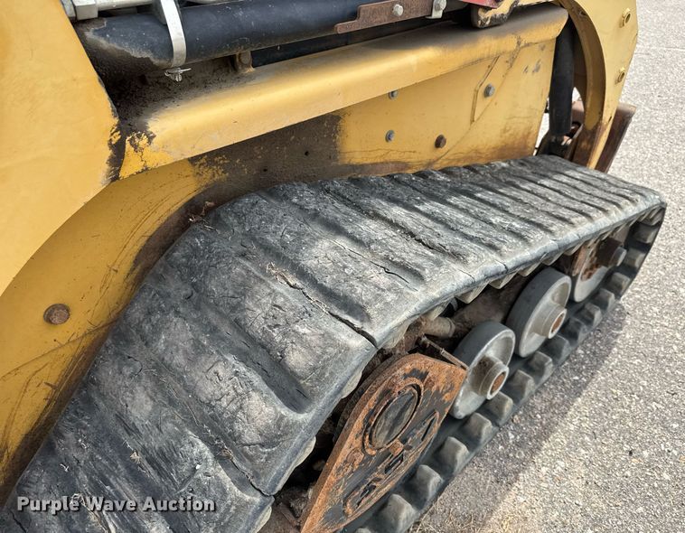 image for item EO0658 2002 Caterpillar 247 tracked skid steer loader