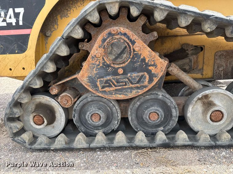 image for item EO0658 2002 Caterpillar 247 tracked skid steer loader