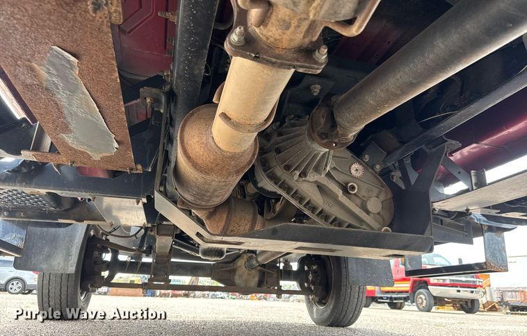 image for item EO0664 2009 Chevrolet C5500 Crew Cab utility / service truck