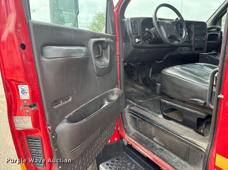 image for item EO0664 2009 Chevrolet C5500 Crew Cab utility / service truck