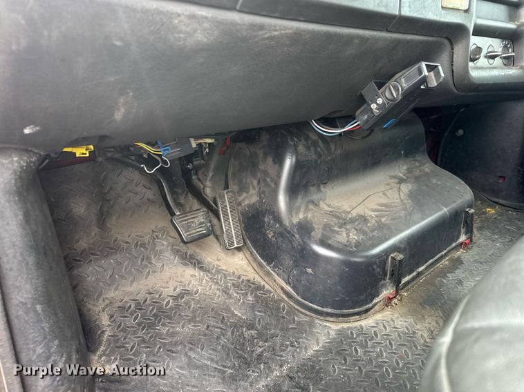 image for item EO0664 2009 Chevrolet C5500 Crew Cab utility / service truck