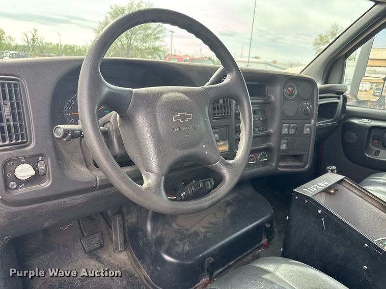 image for item EO0664 2009 Chevrolet C5500 Crew Cab utility / service truck