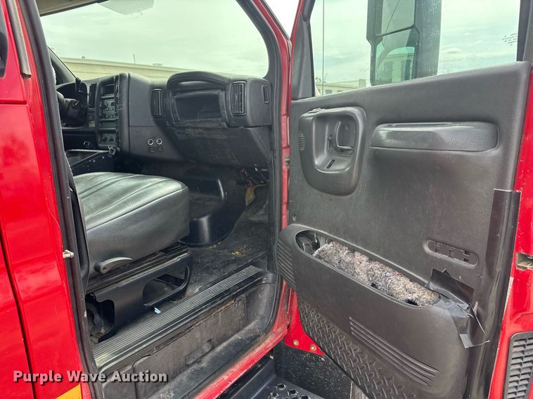image for item EO0664 2009 Chevrolet C5500 Crew Cab utility / service truck