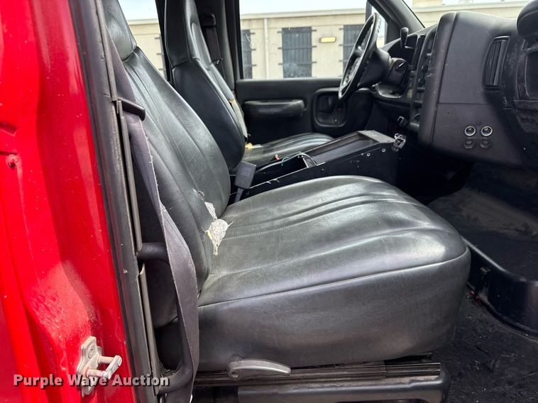 image for item EO0664 2009 Chevrolet C5500 Crew Cab utility / service truck