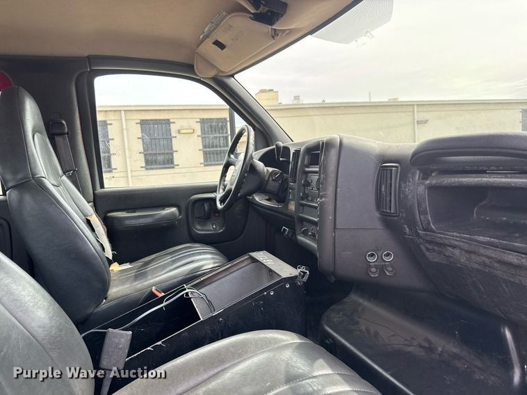 image for item EO0664 2009 Chevrolet C5500 Crew Cab utility / service truck