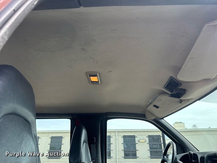 image for item EO0664 2009 Chevrolet C5500 Crew Cab utility / service truck