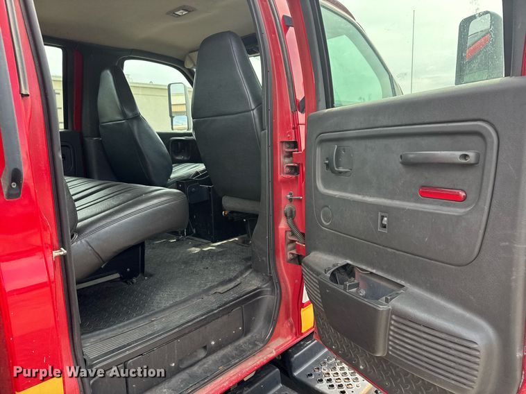 image for item EO0664 2009 Chevrolet C5500 Crew Cab utility / service truck