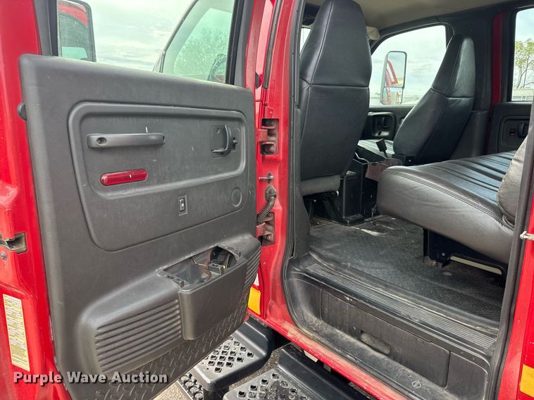 image for item EO0664 2009 Chevrolet C5500 Crew Cab utility / service truck