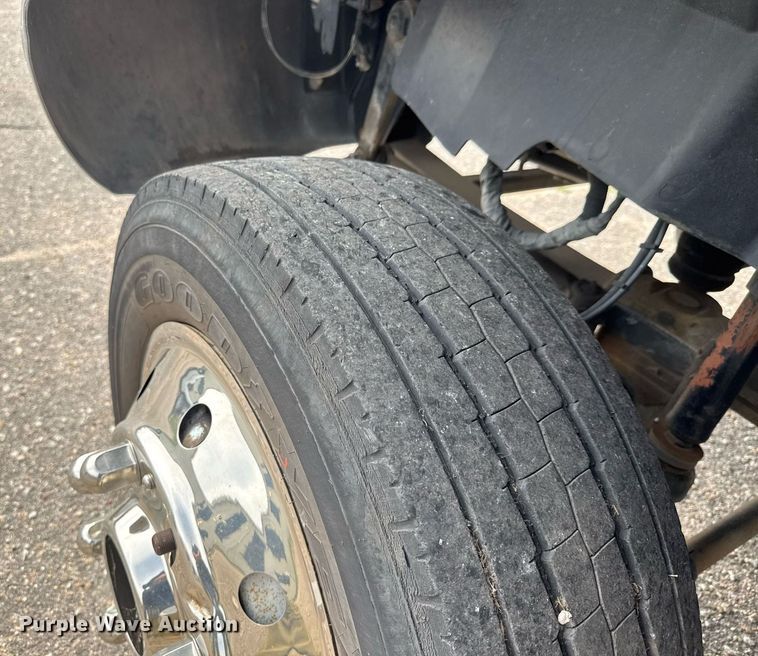 image for item EO0664 2009 Chevrolet C5500 Crew Cab utility / service truck