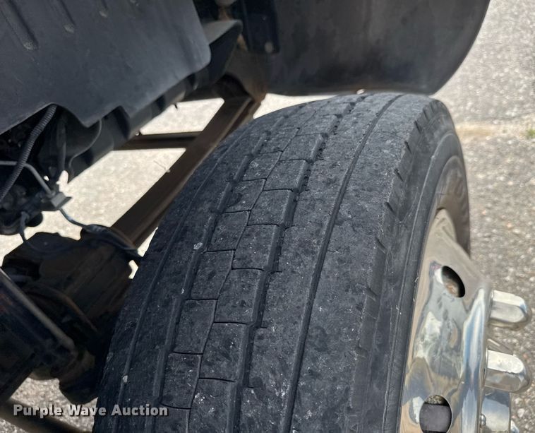 image for item EO0664 2009 Chevrolet C5500 Crew Cab utility / service truck