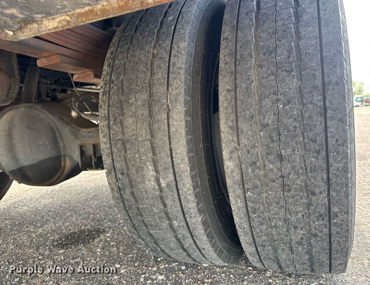 image for item EO0664 2009 Chevrolet C5500 Crew Cab utility / service truck