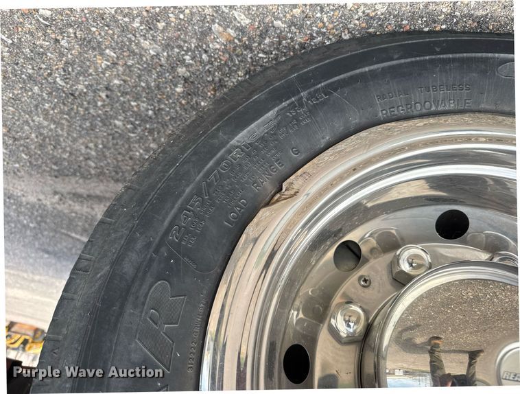 image for item EO0664 2009 Chevrolet C5500 Crew Cab utility / service truck