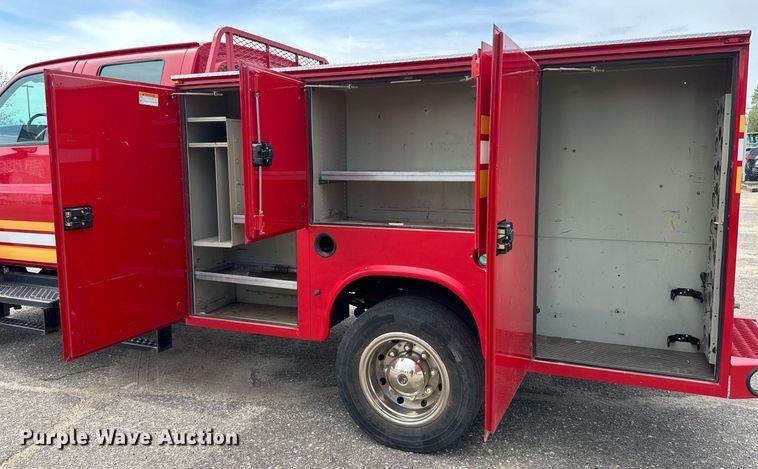 image for item EO0665 2009 Chevrolet C5500 Crew Cab utility / service truck