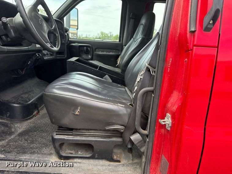 image for item EO0665 2009 Chevrolet C5500 Crew Cab utility / service truck