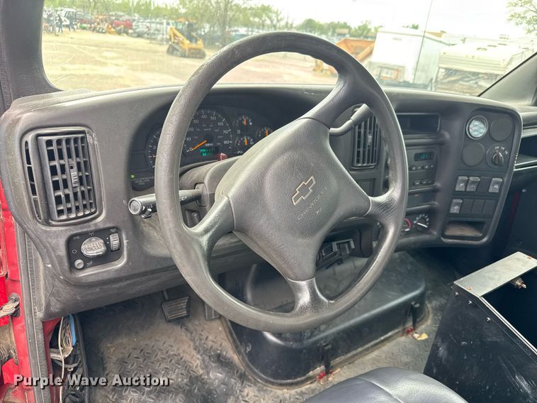 image for item EO0665 2009 Chevrolet C5500 Crew Cab utility / service truck