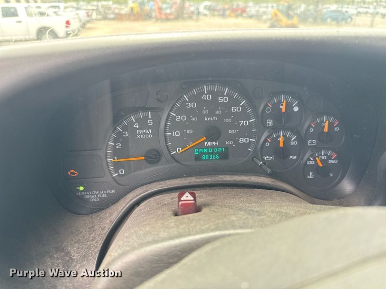 image for item EO0665 2009 Chevrolet C5500 Crew Cab utility / service truck