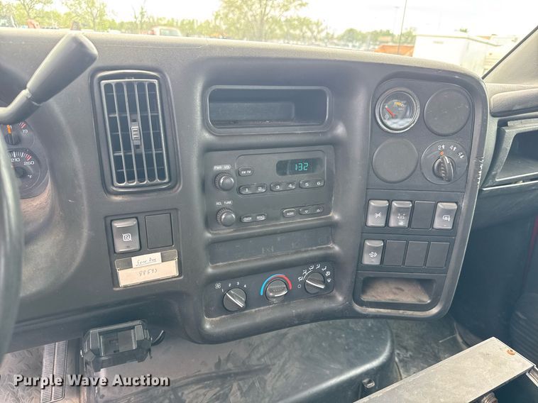 image for item EO0665 2009 Chevrolet C5500 Crew Cab utility / service truck