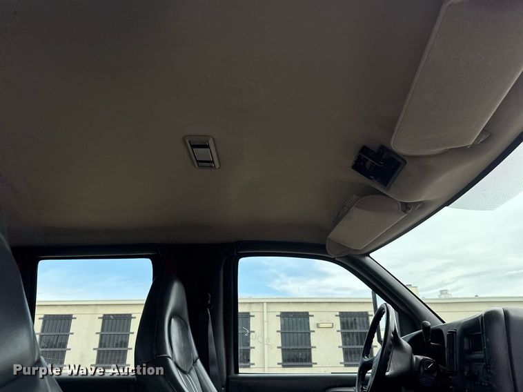 image for item EO0665 2009 Chevrolet C5500 Crew Cab utility / service truck