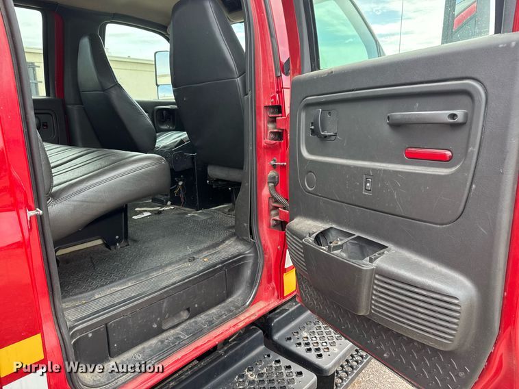image for item EO0665 2009 Chevrolet C5500 Crew Cab utility / service truck