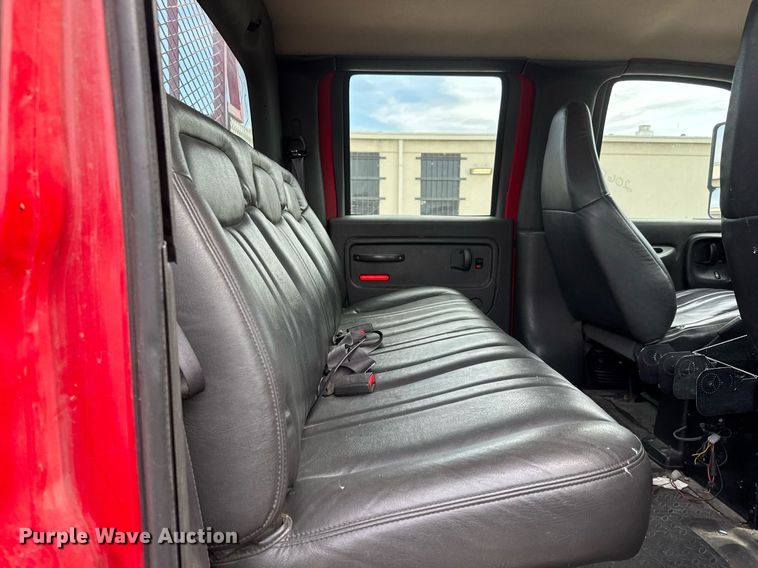 image for item EO0665 2009 Chevrolet C5500 Crew Cab utility / service truck