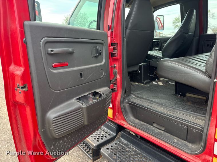 image for item EO0665 2009 Chevrolet C5500 Crew Cab utility / service truck